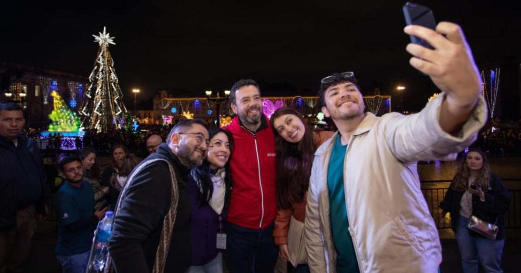 Bogotá se viste de Navidad con alumbrado navideño en la Plaza Bolívar