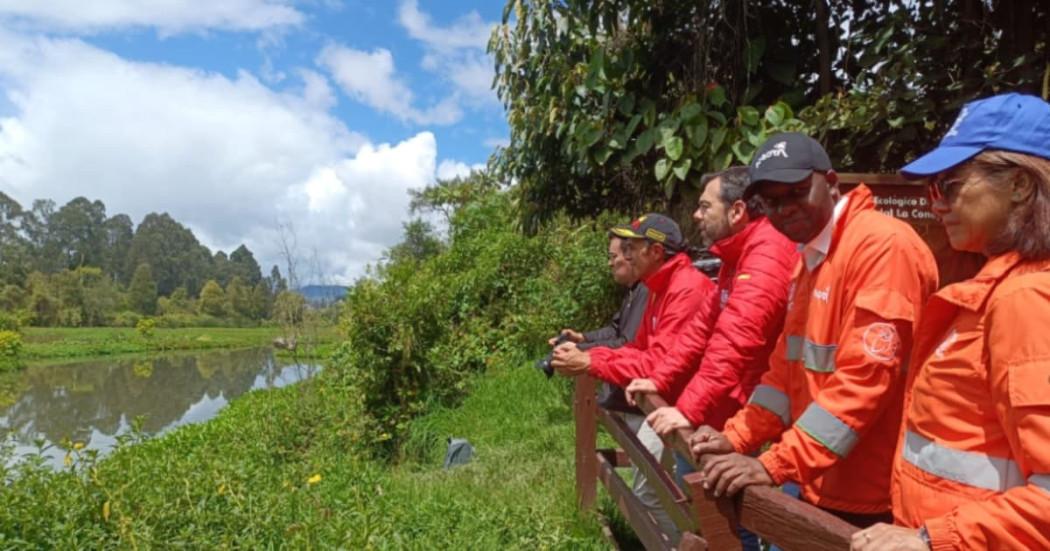 Alcalde Galán lidera jornada de limpieza en humedal La Conejera Bogotá