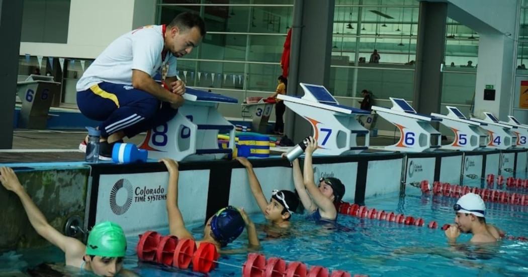Dónde puedo practicar la natación de manera gratuita en Bogotá