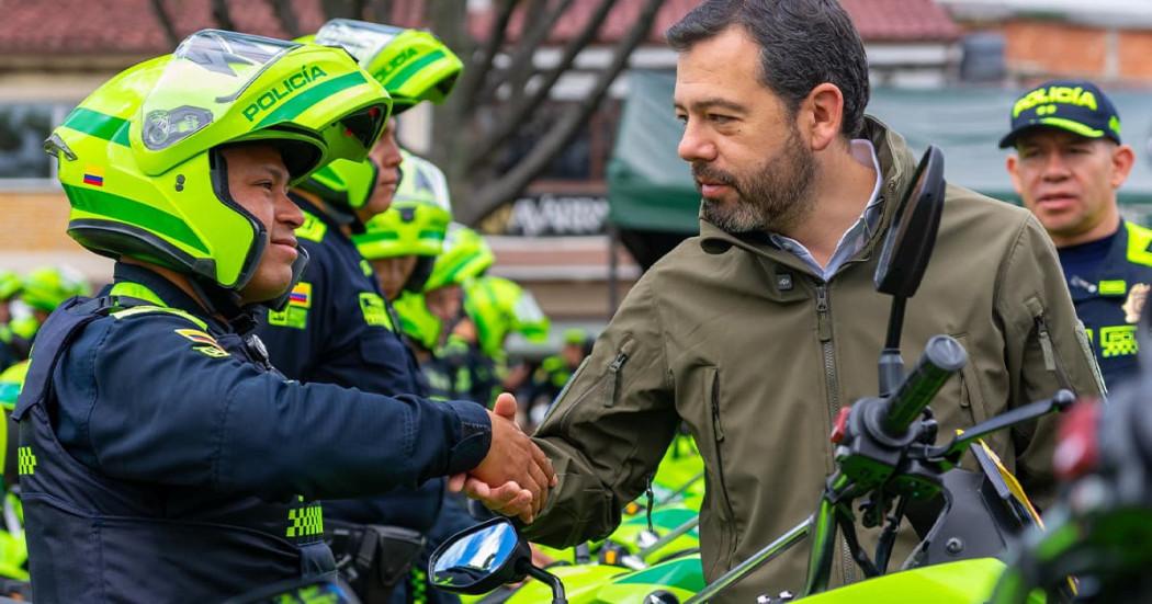 Distrito le entregó a la Policía 214 nuevas motocicletas y tres patrullas 