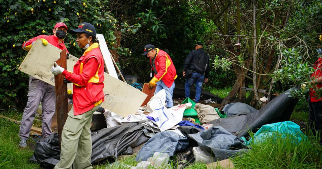En Suba desmontan cambuches que están alrededor del río Bogotá 