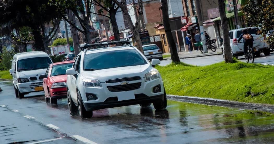 Pico y placa Bogotá servicio de transporte especial 1 al 30 junio 2025
