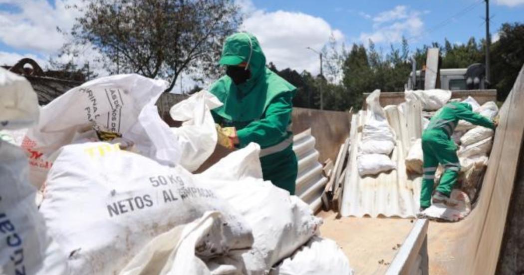 Teléfonos para reportar escombros abandonados en calles de Bogotá 2025