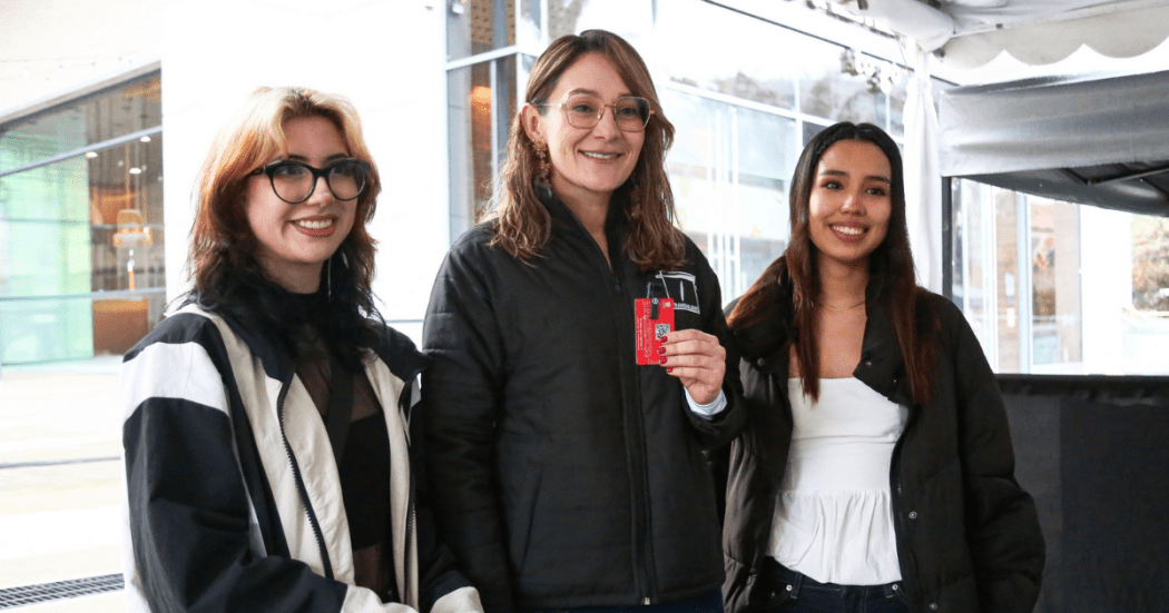 Jóvenes ganan beca de vivienda en Bogotá, gracias a su creatividad