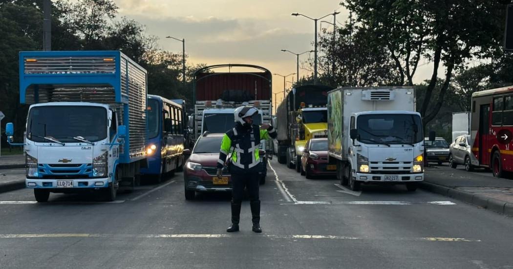 Movilidad en Bogotá y TransMilenio trancón en la calle 80 hoy viernes 