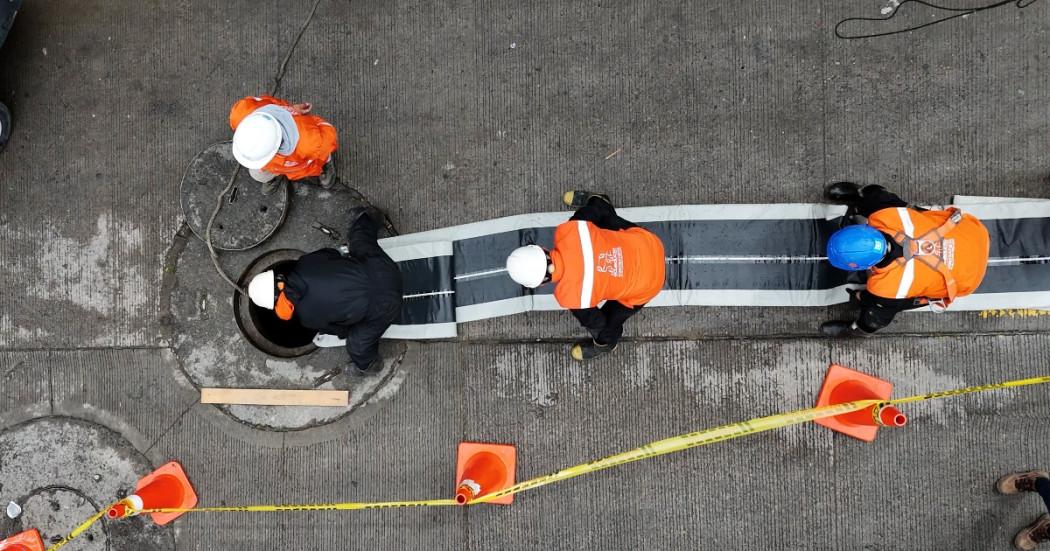 Obras de renovación del alcantarillado en San Cristóbal en Bogotá