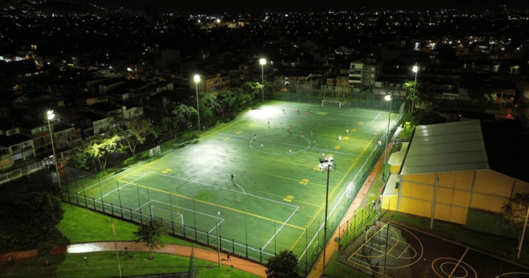 Nueva cancha y alumbrado público del parque Jazmín al sur de Bogotá