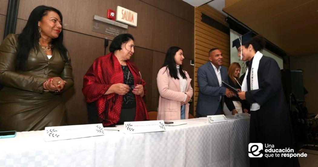 51 jóvenes culminaron su formación académica y recibieron diploma de bachiller