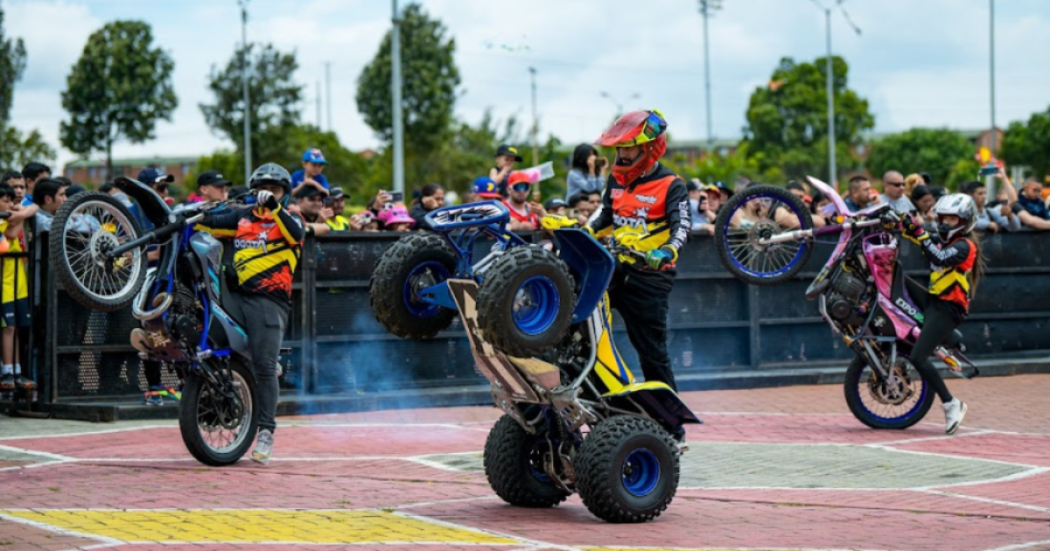 Bogotá acelera emociones con show de motos en el Festival de Verano