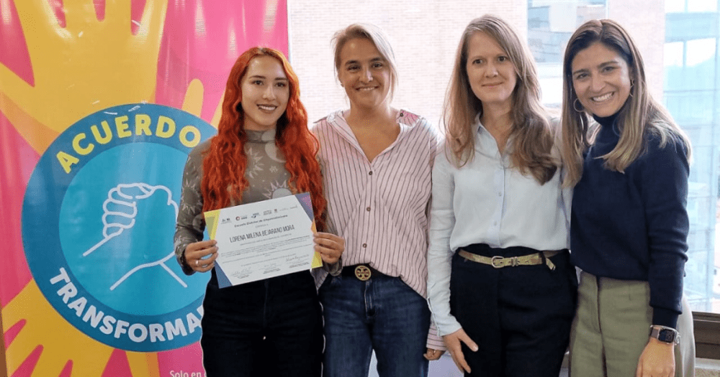 Graduación de mujeres en Bogotá de la Escuela Distrital Emprendimiento