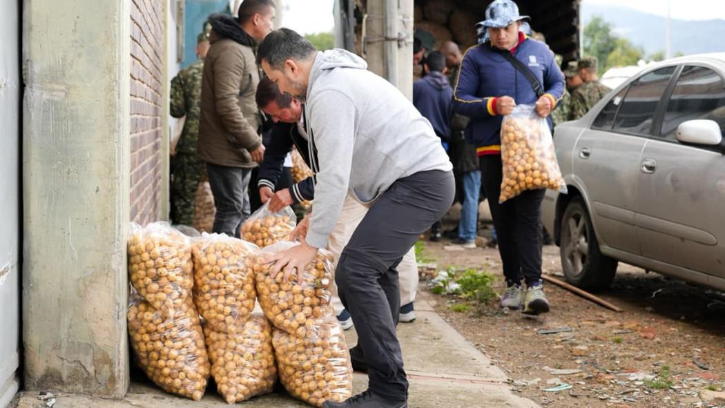 Jornada de entrega de papa en la localidad de Tunjuelito en Bogotá 