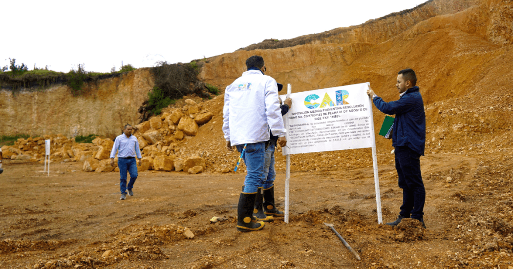 La CAR detiene actividad minera ilegal a la cuenca alta del río Bogotá
