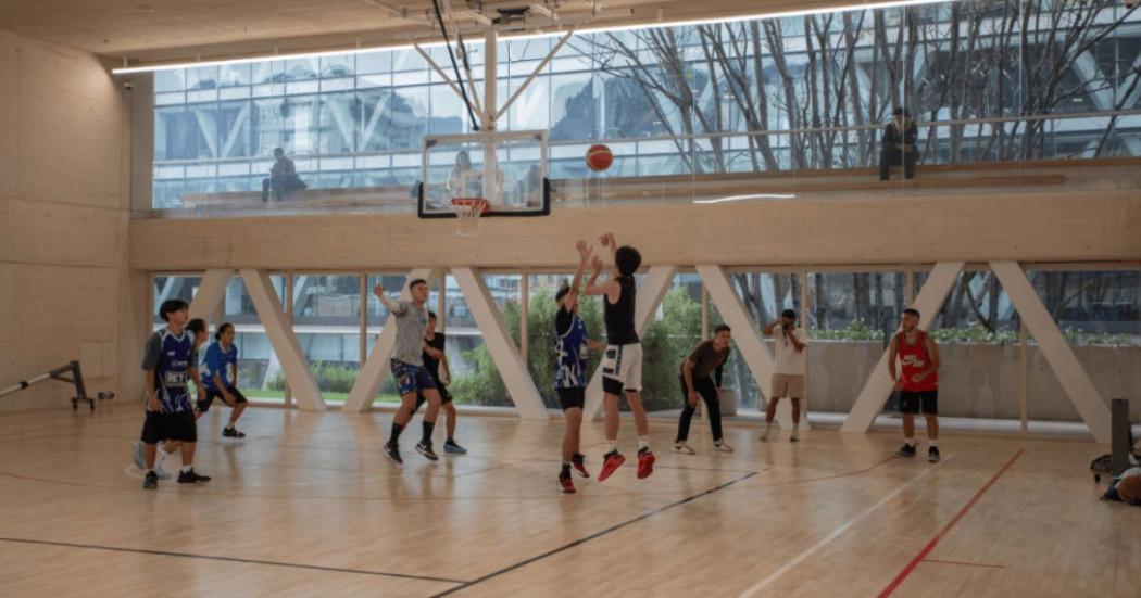 Horarios de gimnasio y espacios para hacer ejercicio gratis en Bogotá