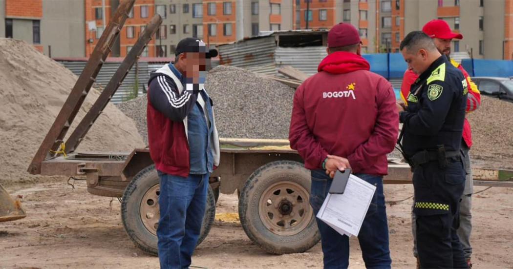 Sellado parqueadero por almacenar material de construcción sin autorización 