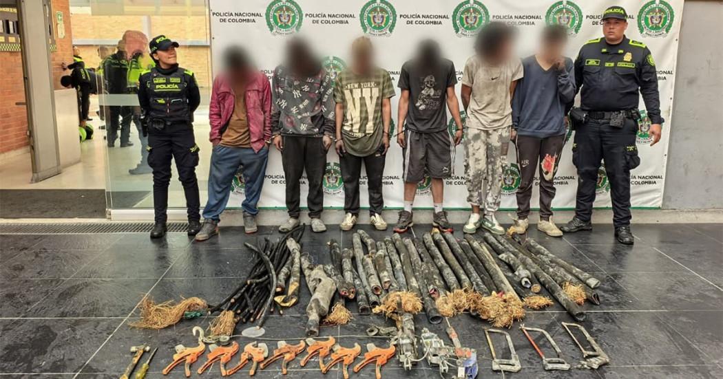 6 hombres capturados por hurtar fibra óptica en TransMilenio Bogotá 