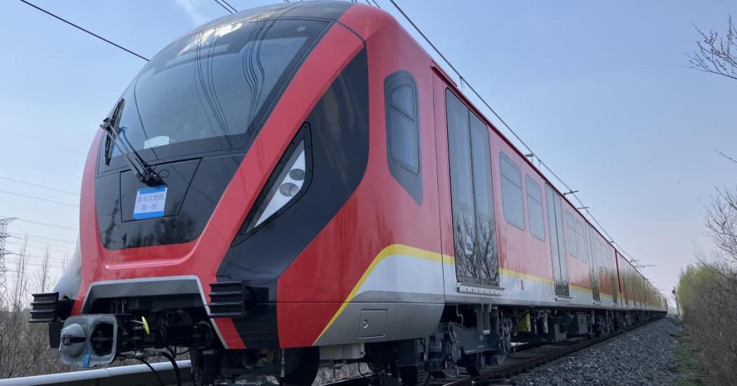 En camino a Bogotá tren de Línea 1 del Metro que consta de 6 vagones