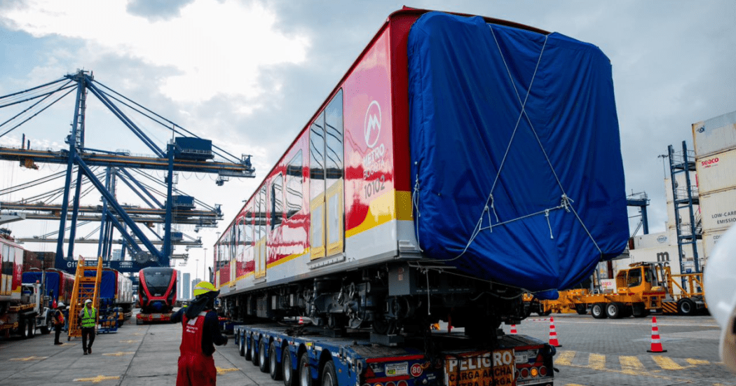 Avanza en Cartagena el embalaje de los trenes del Metro de Bogotá