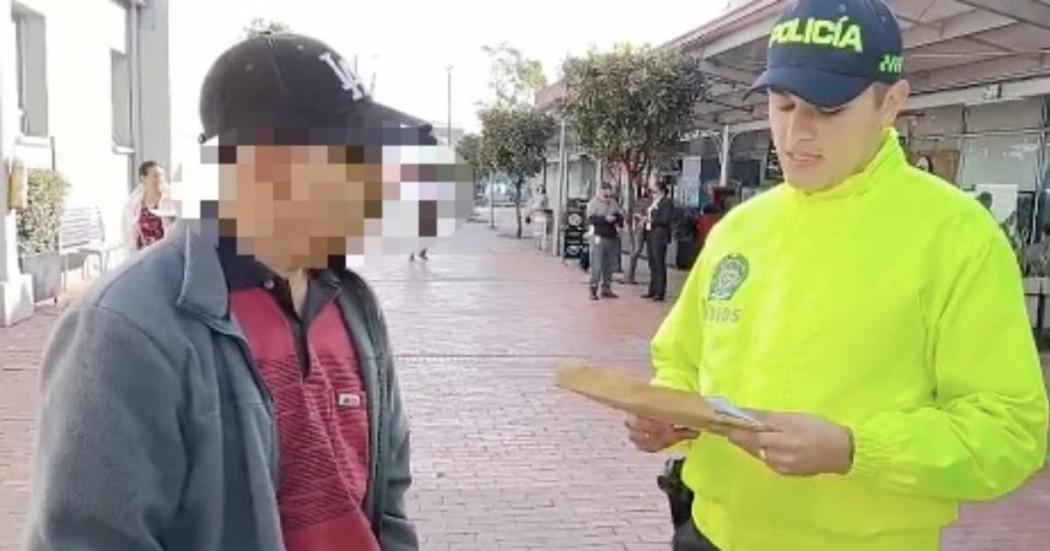 Foto momento de la captura por parte de la Policía de Bogotá del hombre acusado del abuso sexual
