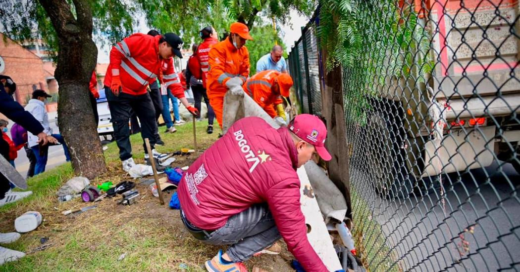 Desmonte de cambuches e incautación de decenas de armas blancas en la Av. Primero de Mayo en Bogotá