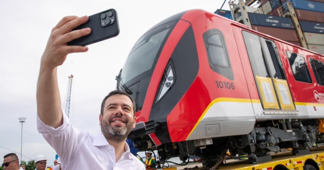 Por fin llegó el primer tren del Metro de Bogotá alcalde Carlos Galán