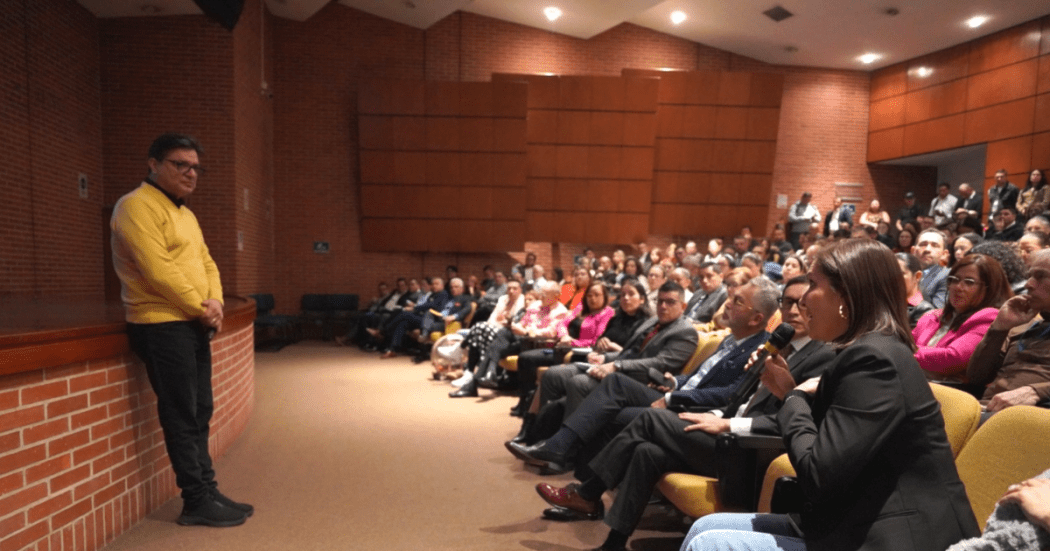 Salud Bogotá presenta plan para saldar deudas con proveedores 2025