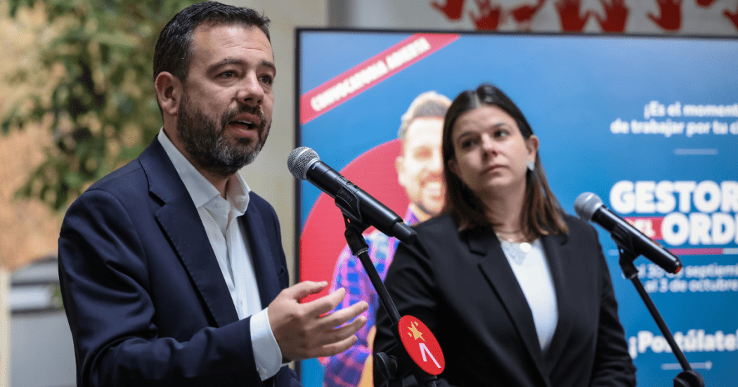Foto del alcalde Carlos Fernando Galán en rueda de prensa