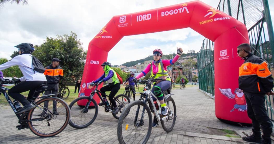 Una mujer en bicicleta en el marco de Semana de la Bicicleta 2025