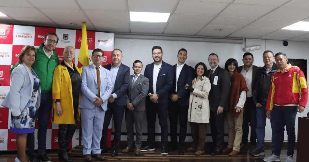 Fotografía de operarios en el Consejo de Propiedad Horizontal