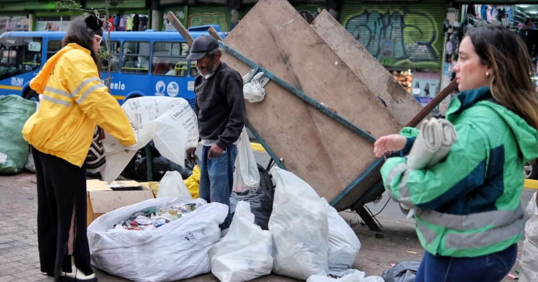 Bogotá inicia plan piloto para reducir mala disposición de residuos con apoyo de los habitantes de calle
