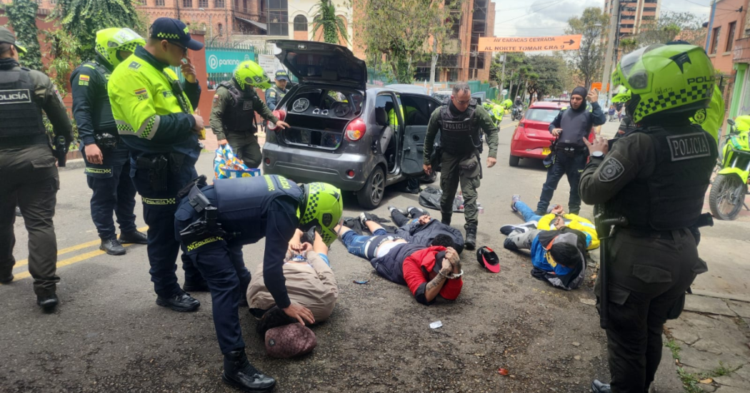 Capturan en Bogotá a cinco personas responsables de robo en droguería