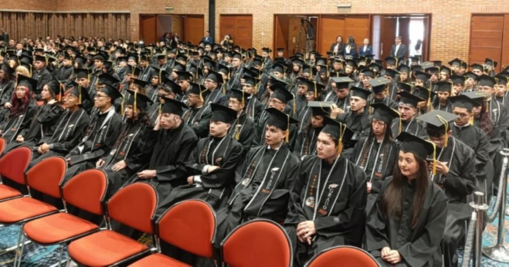 Jóvenes de Bogotá se graduan con la estrategia La U en Tu Colegio