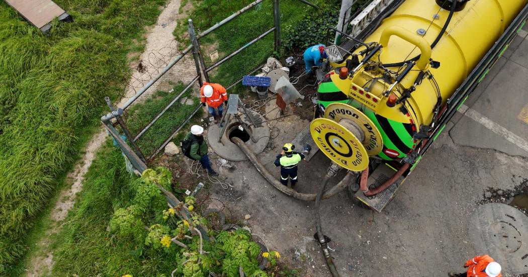 Mantenimiento del sistema de drenaje de aguas en Engativá Bogotá