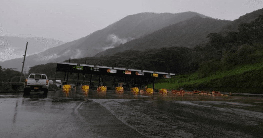 Imagen de uno de los peajes de la Vía al Llano con un clima de nubosidad