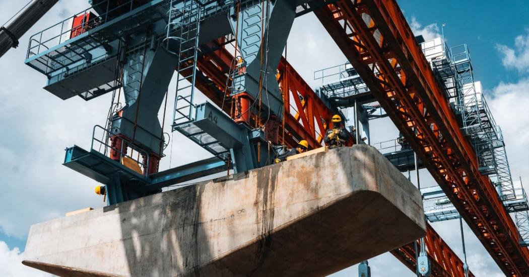 Foto de trabajadores en obra del Metro de Bogotá