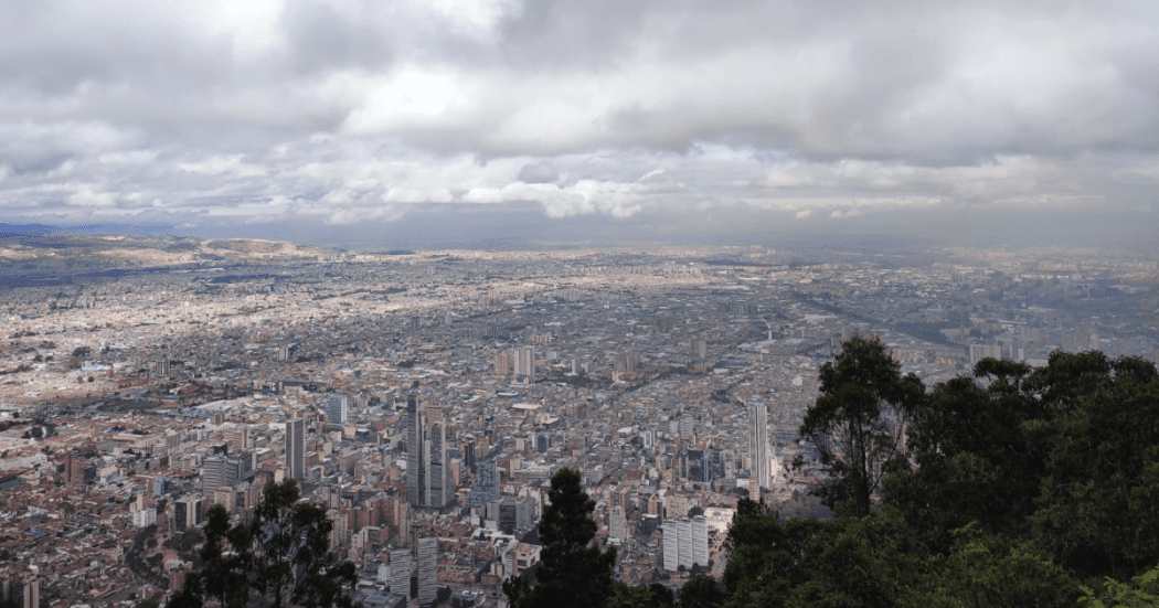 Imagen panorámica de Bogotá desde el Cerro de Monserrate.