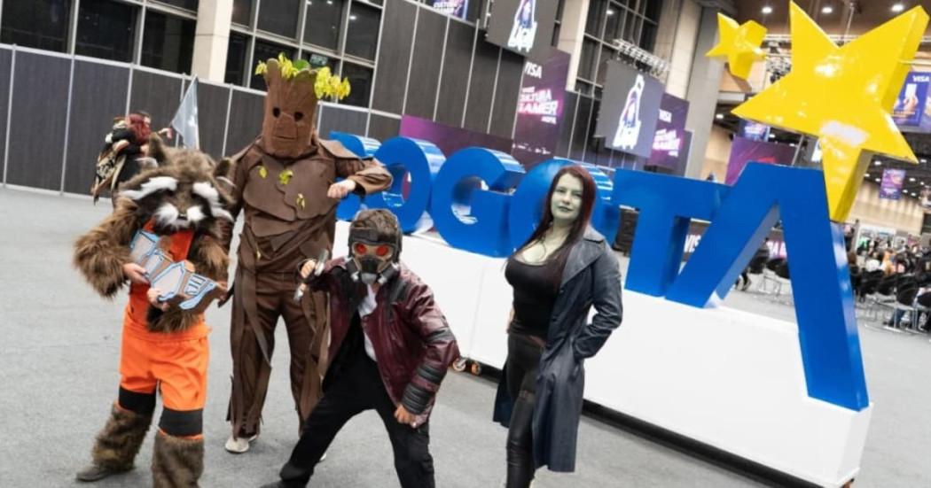 Personas haciendo cosplay en el Sofa 