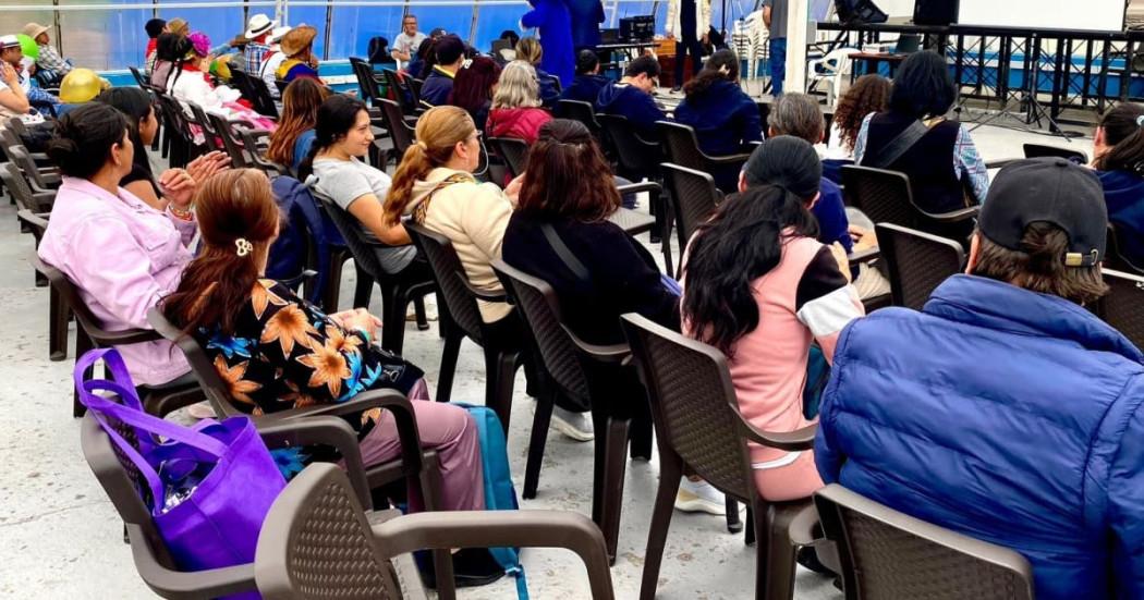 Personas en condición de discapacidad y sus familias durante encuentro realizado en Kennedy.