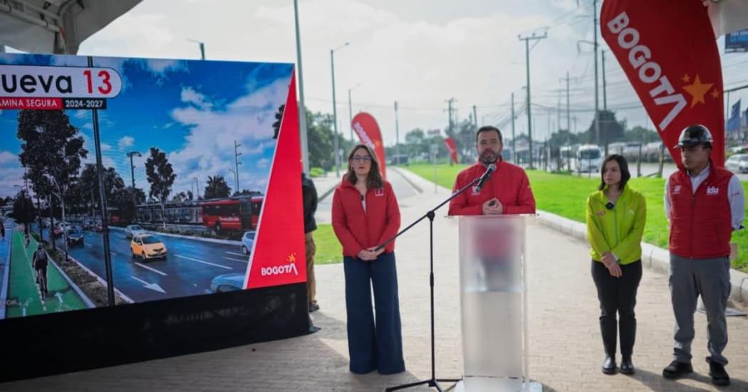 Foto del alcalde Carlos Fernando Galán durante la presentación del proyecto de la Nueva Calle 13.