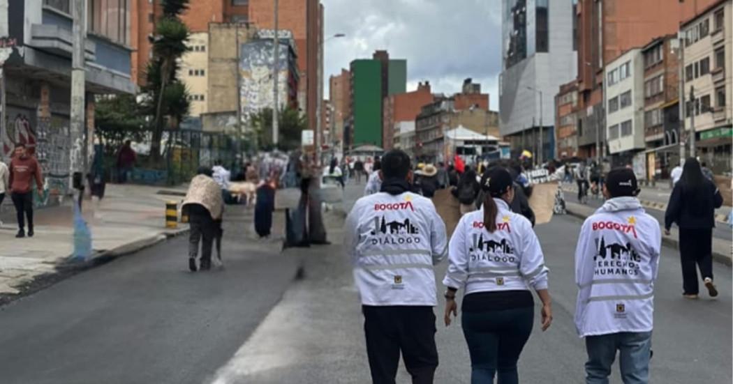 En la foto gestores de diálogo acompañando las marchas