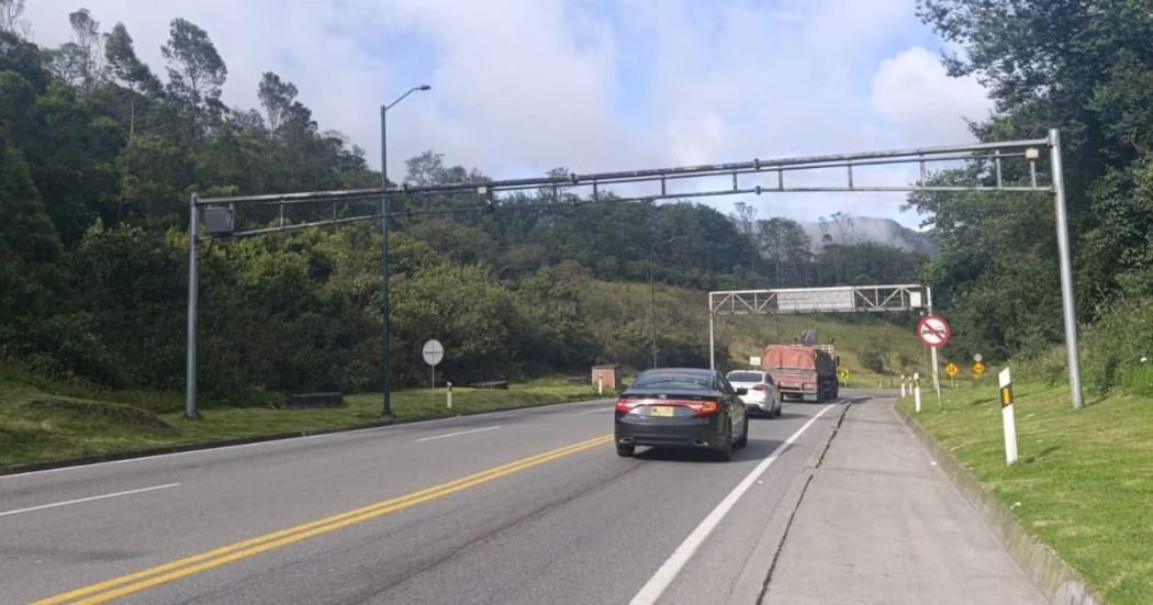 Vehículos de carga y particulares circulando por la Vía al Llano.