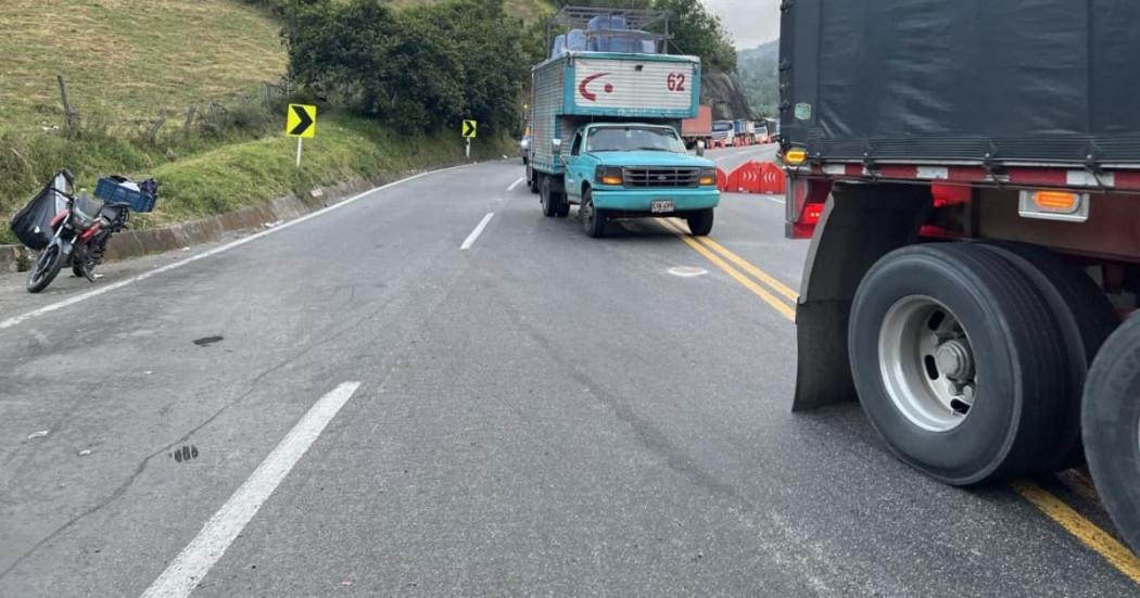 Vehículos de carga y particulares circulando por la Vía al Llano.
