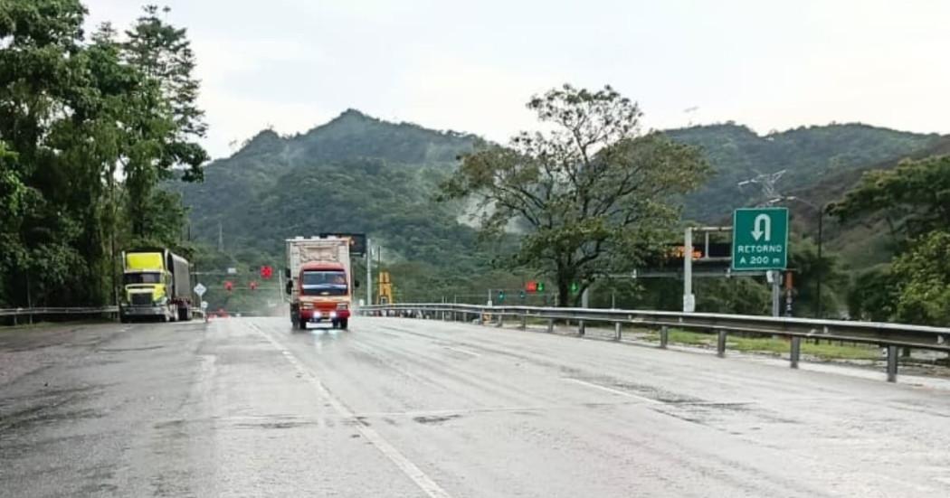 Imagen de vehículos transitando por la Vía al Llano o Vía Bogotá-Villavicencio.