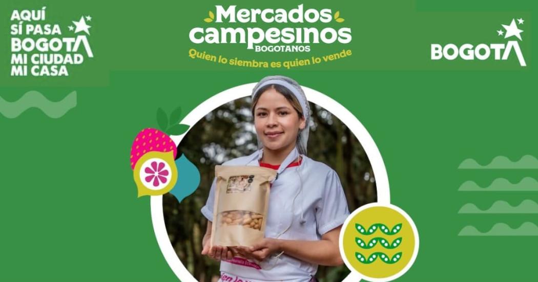 Imagen de los Mercados Campesinos en Bogotá con uno de los campesinos participantes.