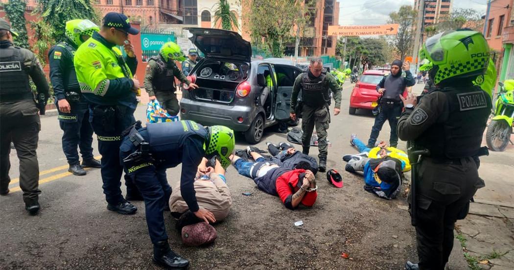 En la foto el operativo de seguridad donde detuvieron a estas personas. 