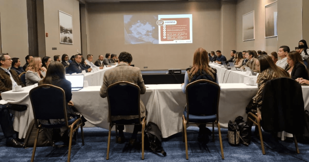 Fotografía del encuentro de representantes de entidades