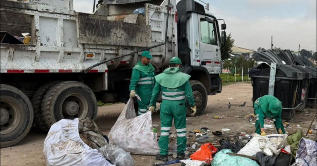 Foto que muestra trabajadores de la UAESP