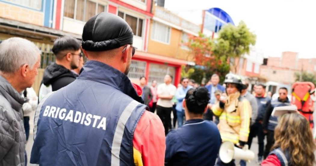 Foto de un brigadista en el Simulacro Distrital