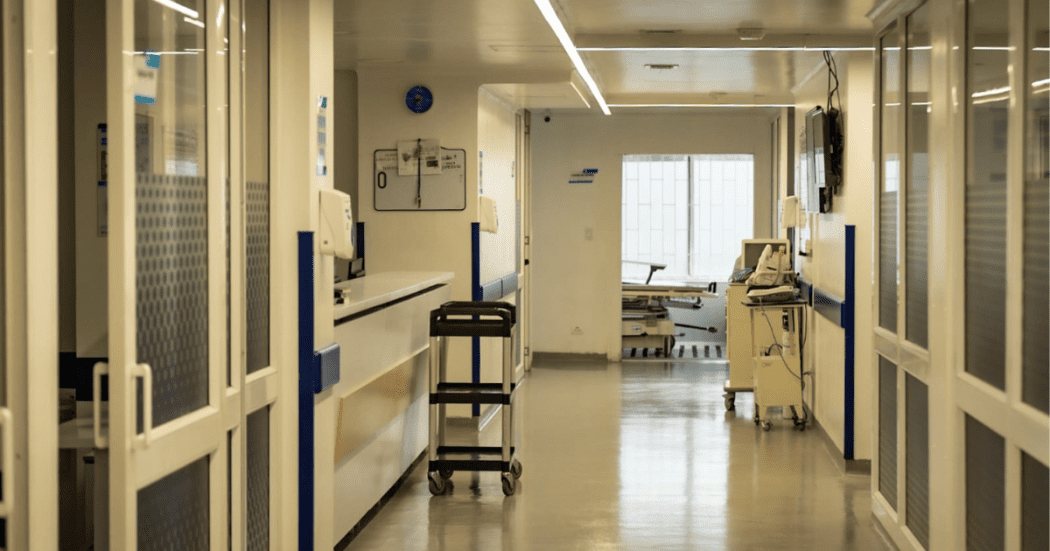 Foto de una sala de espero de un hospital de Bogotá