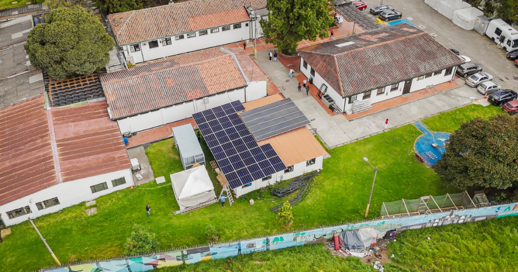 Foto de 30 paneles solares en la localidad de San Critóbal