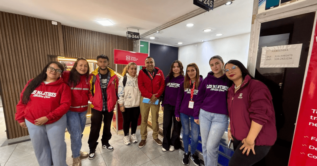 Foto de operarios en la Feria de Servicios en el Centro de Negocios Avenida Colón
